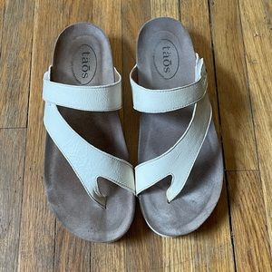 Taos Footwear Women's Lola Off White Leather Sandal Womens size 8-8.5